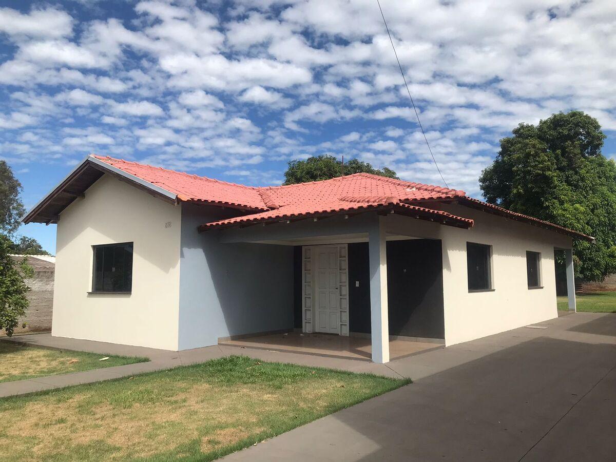 Casa para alugar com 3 quartos, 750m² - Foto 1