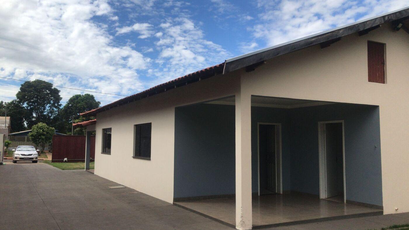 Casa para alugar com 3 quartos, 750m² - Foto 2