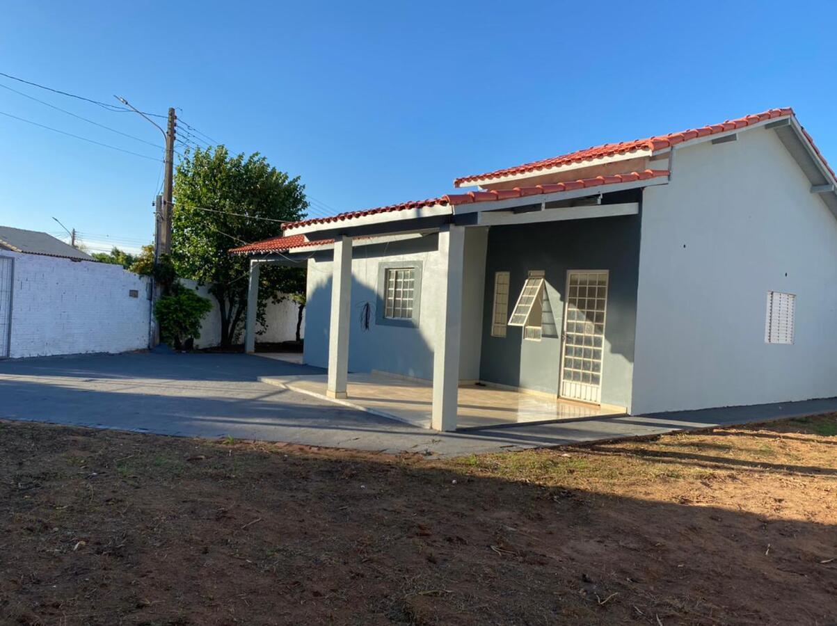 Casa para alugar com 3 quartos, 250m² - Foto 1